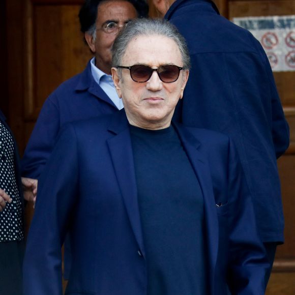 Un mois après les obsèques de Philippe Labro, Michel Drucker était donc présent

Michel Drucker - Sorties des obsèques de Philippe Labro en l'église de Saint-Germain-des-Prés à Paris le 13 juin 2025. © Dominique Jacovides - Christophe Clovis / Bestimage