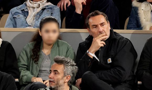 Ava observe attentivement le monde du cinéma qui l’entoure, mais ne souhaite pas devenir comédienne pour l’instant.

Gilles Lellouche et sa fille Ava dans les tribunes des Internationaux de France de tennis de Roland Garros 2024 à Paris, France, le 2 juin 2024. © Jacovides-Moreau/Bestimage