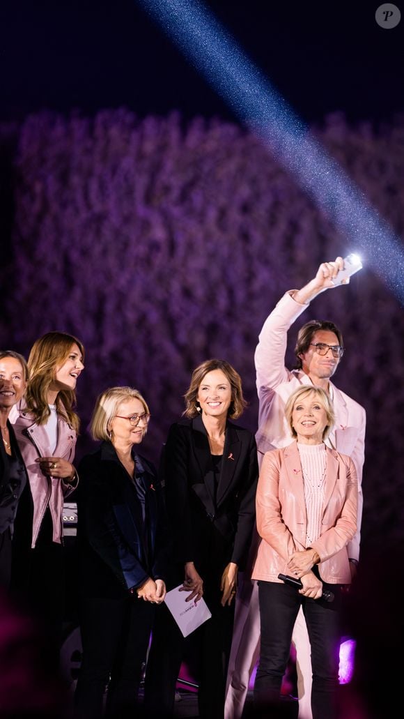 Exclusif - Sandrine Planchon, Isabelle Ithurburu, Evelyne Dhéliat, Alice Detollenaere, Anne Vincent-Salomon, Camille Lacourt et sa compagne Alice Detollenaere - Soirée de lancement "Octobre Rose" organisée par l’association Ruban Rose présentée par I. Ithurburu à Paris le mardi 30 septembre 2025. 
© Léa Maï - Léo Trotin – association Ruban Rose / Bestimage