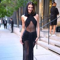 Iris Mittenaere de retour à New York : l'ex-Miss Univers a volé la vedette aux top models stars du Victoria’s Secret Fashion Show