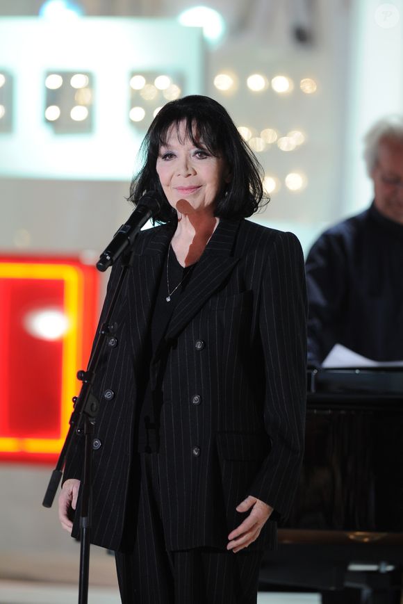 Juliette Gréco lors de l'enregistrement de l'émission "Vivement dimanche". © Guillaume Gaffiot /Bestimage