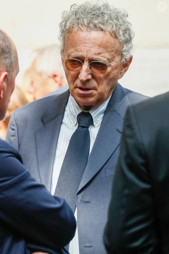 Nelson Monfort à la sortie des obsèques du journaliste Daniel Bilalian en l'église Saint-Pierre de Neuilly-sur-Seine, FRance, le 22 mai 2025. © Clovis-Ouahcene/Bestimage