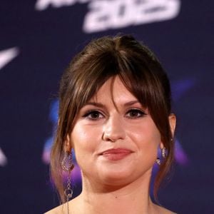 Marine Delplace au photocall de la 27ème édition des NRJ Music Awards au palais des Festivals de Cannes, France, le 31 octobre 2025. © Dominique Jacovides/Bestimage