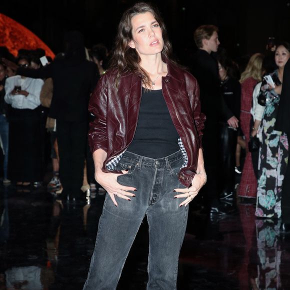 Charlotte Casiraghi - Célébrités au Défilé Chanel, Collections Prêt-à-porter Printemps / Eté 2026, dans le cadre de la Fashion Week de Paris. Au Grand Palais à Paris, France, le 06 Octobre 2025. 

© Bertrand Rindoff / Bestimage