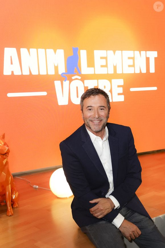 Exclusif - Bernard Montiel, lors de la présentation de l'équipe et du plateau de la nouvelle émission "Animalement Vôtre" présentée par Bernard Montiel et diffusée le dimanche 9 novembre dès 15.45 sur France 3, à Paris, France, le 13 octobre 2025. © Jack Tribeca/Bestimage