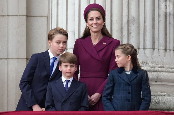 Catherine (Kate) Middleton, princesse de Galles, Le prince George de Galles, La princesse Charlotte de Galles, Le prince Louis de Galles  lors des commémorations saluant l'action des vétérans britanniques lors de la Seconde guerre mondiale au palais de Buckingham le 5 mai 2025 © Julien Burton / Bestimage