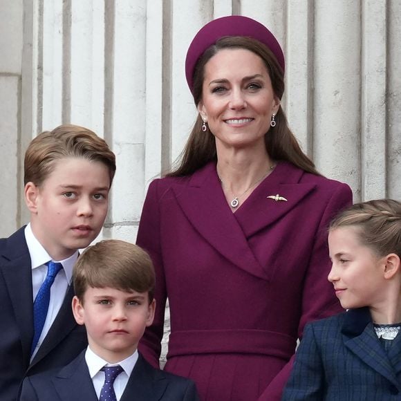 Catherine (Kate) Middleton, princesse de Galles, Le prince George de Galles, La princesse Charlotte de Galles, Le prince Louis de Galles  lors des commémorations saluant l'action des vétérans britanniques lors de la Seconde guerre mondiale au palais de Buckingham le 5 mai 2025 © Julien Burton / Bestimage