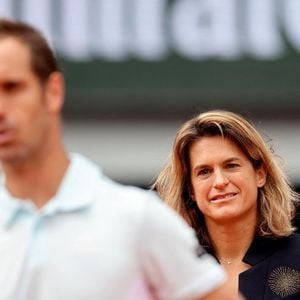 Mais aussi une autre remarque, faite par une tenniswoman de renom

Amélie Mauresmo, directrice du tournoi de Roland Garros - Dernier match de sa carrière pour R.Gasquet, battu par J.Sinner (6-3, 6-0, 6-4) lors des Internationaux de France de Tennis de Roland Garros 2025, le 29 mai 2025. 
© Jacovides / Moreau / Bestimage