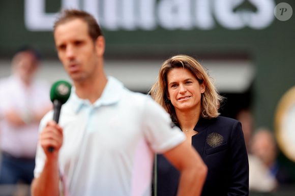 Mais aussi une autre remarque, faite par une tenniswoman de renom

Amélie Mauresmo, directrice du tournoi de Roland Garros - Dernier match de sa carrière pour R.Gasquet, battu par J.Sinner (6-3, 6-0, 6-4) lors des Internationaux de France de Tennis de Roland Garros 2025, le 29 mai 2025. 
© Jacovides / Moreau / Bestimage
