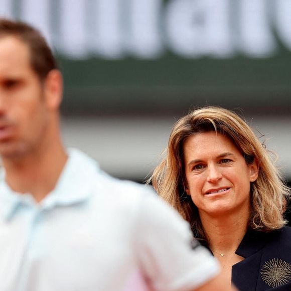 Mais aussi une autre remarque, faite par une tenniswoman de renom

Amélie Mauresmo, directrice du tournoi de Roland Garros - Dernier match de sa carrière pour R.Gasquet, battu par J.Sinner (6-3, 6-0, 6-4) lors des Internationaux de France de Tennis de Roland Garros 2025, le 29 mai 2025. 
© Jacovides / Moreau / Bestimage