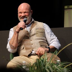 Le chef Philippe Etchebest au 20ème Festival du Livre gourmand au Théâtre de Périgueux, le 15 novembre 2025. ©Jean-Marc LHOMER/Bestimage