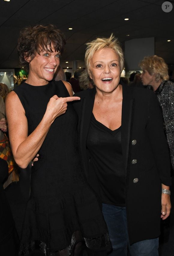 Anne Le Nen et sa compagne Muriel Robin lors de la générale du nouveau spectacle "Muriel Robin et Pof !" au Palais des Sports à Paris le 3 octobre 2019. © Coadic Guirec/Bestimage