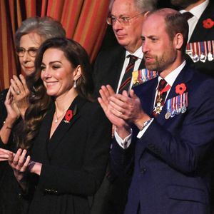 Comme l'a rapporté le "Daily Mail" ce jeudi 19 décembre 2024, Kate Middleton et le prince William ont manifestement brillé par leur absence, avec leurs trois enfants George, Charlotte et Louis.

Le prince William, prince de Galles, Catherine Kate Middleton, princesse de Galles - La famille royale du Royaume Uni assiste au Festival du souvenir  (Festival of Remembrance) au Royal Albert Hall, Londres le 9 novembre 2024.

© Chris Ratcliffe / Pool / Julien Burton via Bestimage