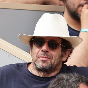 Patrick Bruel dans les tribunes lors des Internationaux de France de Tennis de Roland Garros 2025. Paris,

© Jacovides / Moreau / Bestimage