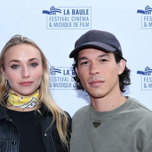 Mais un déclic est survenu après une rencontre amoureuse avec un homme qui ne buvait pas, contrairement à ses anciens compagnons.

Chloé Jouannet et son ex Sandor Funtek au 10ème Festival du Cinéma et de la Musique de Film à La Baule le 29 juin 2024. 

© Rachid Bellak/Bestimage