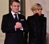 Le président Emmanuel Macron et sa femme Brigitte Macron arrivant au dîner d'état donné en l'honneur du couple présidentiel d'Angola au palais de l'Elysée à Paris le 17 janvier 2025.

© Christian Liewig / Bestimage