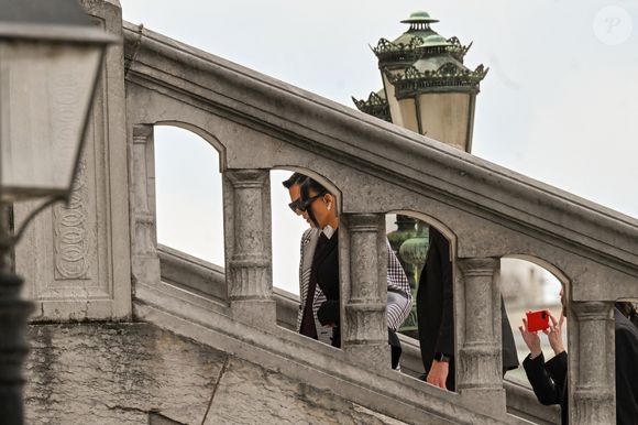 Ces hommes sont soupçonnés d'être les auteurs du braquage dont l'influenceuse a été victime à Paris en 2016 

La star américaine Kim Kardashian, avec sa mère Kris Jenner et son avocat Michael Rhodes, est arrivée au procès de la rue tronchet des "Papys braqueurs" au palais de justice de Paris, France, le 13 mai 2025. La star américaine doit décrire cette nuit qui l’a «traumatisée», selon ses mots, 9 hommes et 1 femme sont jugés, soupconnés d'avoir participé au casse du siècle, en dérobant à la star 9 millions d'euros de bijoux dans la nuit du 2 au 3 octobre 2016. © Bestimage