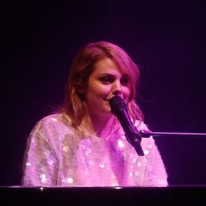 Il est revenu sur ses débuts et notamment sur son apparition dans le clip Adieu de Cœur de Pirate.

Coeur de pirate (Béatrice Martin) - Concert de Coeur de pirate aux Folies Bergère à Paris, France, le 12 octobre 2024. © Christophe Clovis/Bestimage | 00681284