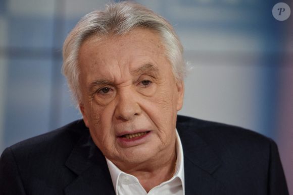 Michel Sardou est interwievé par Apolline de Malherbe sur BFMTV à Paris, France, le 27 octobre 2019. Photo by Alain Apaydin/ABACAPRESS.COM
