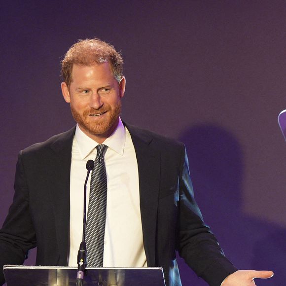 Le duc de Sussex était en Angleterre pour assister aux WellChild Awards.

Le duc de Sussex prend la parole lors de la cérémonie annuelle des WellChild Awards 2025, qui célèbre les réalisations et la résilience des jeunes gravement malades et de leurs familles, à l'hôtel Royal Lancaster de Londres. © Chown Aaron/PA Photos/ABACA