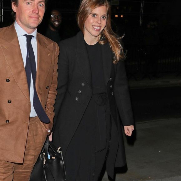 La princesse Beatrice d'York et son mari Edoardo Mapelli Mozzi lors de l'inauguration de l'hôtel Chancery Rosewood à Londres, Royaume-Uni, le 14 octobre 2025, marquant le lancement de l'hôtel de luxe par une soirée scintillante.  Photo par Backgrid UK/ Bestimage