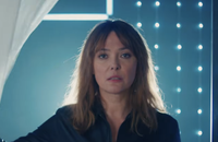 Sandrine Quétier dans son clip Shoot Again. Youtube