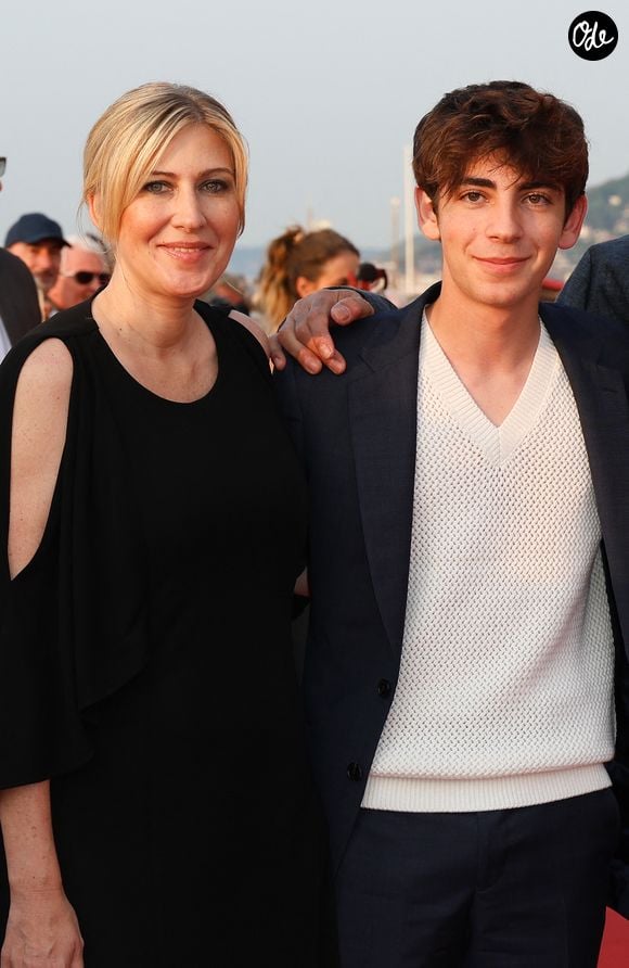 Amanda Sthers et Léon Hesby sur le tapis rouge du prix du court métrage lors du 37ème festival du film de Cabourg (37ème journées romantiques du 14 au 18 juin 2023), à Cabourg, France, le 16 juin 2023. © Coadic Guirec/Bestimage