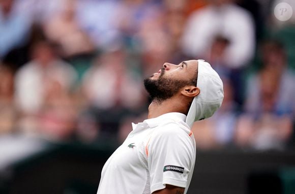 Dimanche 6 juillet 2025, Laurent Lokoli a perdu sur le court face à Antoine Escoffier en finale de l’Open d’Ajaccio. Après avoir fondu en larmes, il a annoncé sa retraite prochaine à 36 ans. 

Laurent Lokoli réagit lors de son match contre Casper Ruud (non représenté) le premier jour du tournoi de Wimbledon 2023 au All England Lawn Tennis and Croquet Club de Wimbledon. Date de la photo : lundi 3 juillet 2023. ... Wimbledon 2023 - Jour 1 - All England Lawn Tennis and Croquet Club ... 03-07-2023 ... Londres ... Royaume-Uni ... Crédit photo : John Walton/PA Wire.