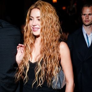 Shakira à la sortie du club privé Chez Margaux, après une soirée à Manhattan, à New York.

© Backgrid USA / Bestimage