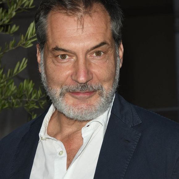 Samuel Labarthe, principalement connu grâce au rôle du commissaire Laurence dans "Les Petits Meurtres d'Agatha Christie", est à retrouver dans la série "Flair de Famille", ce vendredi soir sur France 2. 

Exclusif - Samuel Labarthe - Opéra "Madame Butterfly" à l'hôtel national des Invalides dans le cadre de l'opération "Opéra en plein air" à Paris. © Coadic Guirec/Bestimage