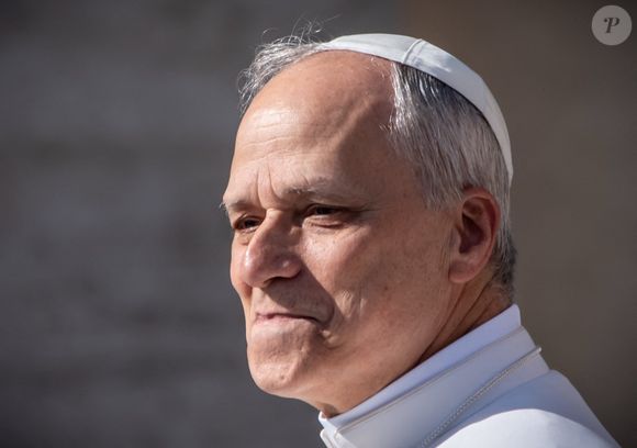 18 mai 2025, Vatican, Vatikanstadt : le nouveau pape Léon XIV arrive sur la place Saint-Pierre pour son investiture. L'Américain Robert Francis Prevost est le premier pontife originaire des États-Unis. Photo : Michael Kappeler/dpa