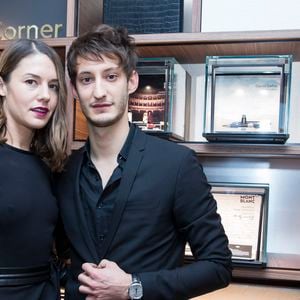 Exclusif - Pierre Niney et sa compagne Natasha Andrews - Inauguration du nouveau concept de boutique Montblanc réalisé par le designer Noé Duchaufour-Lawrance, au 12 Boulevard des Capucines à Paris, le 14 janvier 2016. © Olivier Borde/Bestimage