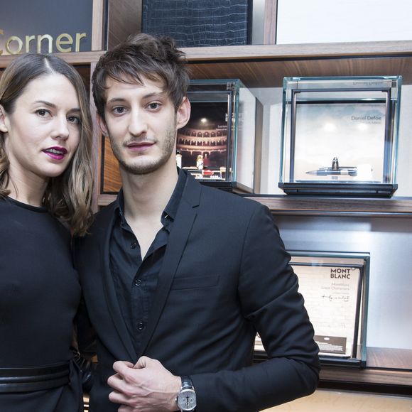Exclusif - Pierre Niney et sa compagne Natasha Andrews - Inauguration du nouveau concept de boutique Montblanc réalisé par le designer Noé Duchaufour-Lawrance, au 12 Boulevard des Capucines à Paris, le 14 janvier 2016. © Olivier Borde/Bestimage