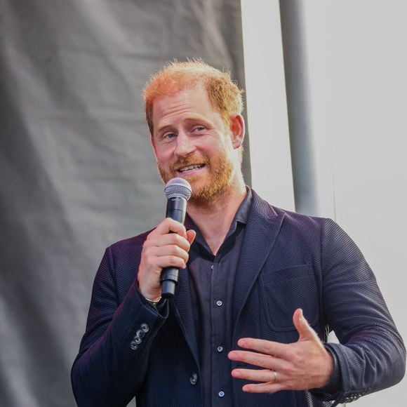 "C'est une question intéressante et c'est une grande question celle-là. Parce qu'il y a beaucoup de choses à prendre en compte. Mais évidemment, je veux créer un monde dans lequel mon fils est fier de ce que nous faisons, un monde et un travail qui ont un impact positif sur la vie des gens."

Archives : le prince Harry © Amy Katz/ZUMA Press Wire / Bestimage)