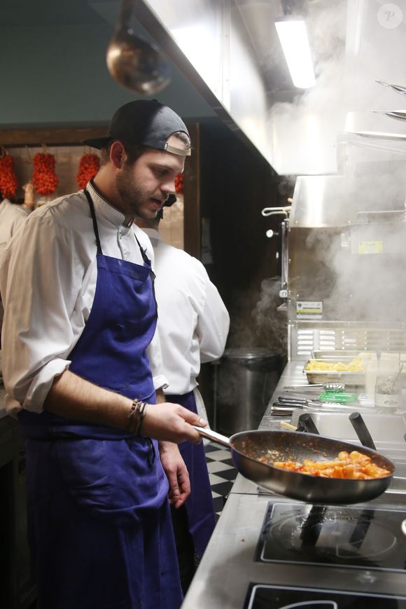 Exclusif - Alessandro Belmondo - Alessandro Belmondo, le fils de P. et L. Belmondo est chef cuisinier dans le nouveau restaurant "Il Cara Rosso" dont c'est l'inauguration ce jour, à Saint-Cloud le 31 janvier 2018. © Denis Guignebourg/Bestimage