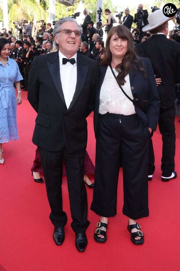 L’acteur profite ensuite de son refuge provençal, où il vit depuis plusieurs années avec Aude Ambroggi.

Daniel Auteuil et sa femme Aude Ambroggi - Montée des marches de la cérémonie de clôture du 78ème Festival International du Film de Cannes, au Palais des Festivals à Cannes. Le 24 mai 2025
© Jacovides-Moreau / Bestimage