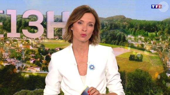 Lundi dernier, Isabelle a présenté son premier journal télévisé sur TF1, remplaçant Jacques Legros.


Isabelle Ithurburu lors du journal de TF1