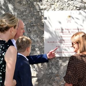 Le prince Albert II de Monaco, la princesse Charlène de Monaco, le prince Jacques de Monaco, marquis des Baux et la princesse Gabriella de Monaco lors de leur visite officielle aux Baux-de-Provence, France, le 5 septembre 2026. © Bruno Bebert/Bestimage