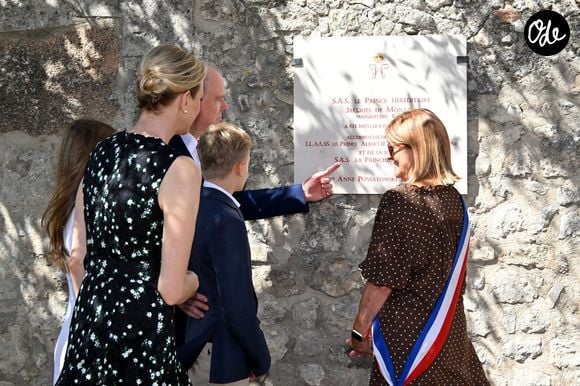 Le prince Albert II de Monaco, la princesse Charlène de Monaco, le prince Jacques de Monaco, marquis des Baux et la princesse Gabriella de Monaco lors de leur visite officielle aux Baux-de-Provence, France, le 5 septembre 2026. © Bruno Bebert/Bestimage