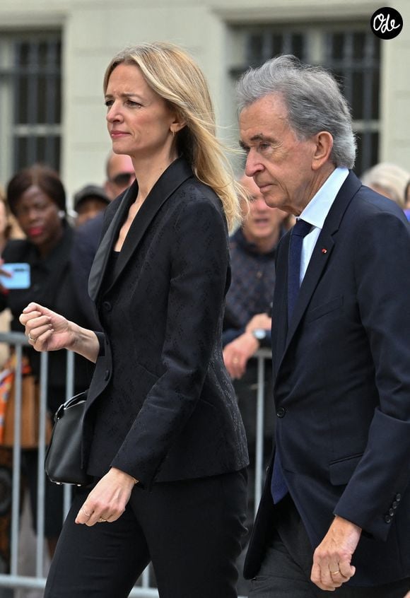 Bernard Arnault s'oppose nettement à l'idée d'une scission au sein de son foyer. 

Delphine Arnault, Bernard Arnault en la basilique Sainte-Clotilde à Paris (7ème) le 12 juin 2026. L’ancienne première dame de France est décédée le 5 juin 2026 à l’âge de 93 ans. 
© Jacovides / Liewig / Bestimage