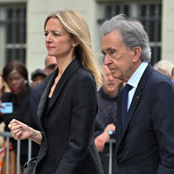Bernard Arnault s'oppose nettement à l'idée d'une scission au sein de son foyer. 

Delphine Arnault, Bernard Arnault en la basilique Sainte-Clotilde à Paris (7ème) le 12 juin 2026. L’ancienne première dame de France est décédée le 5 juin 2026 à l’âge de 93 ans. 
© Jacovides / Liewig / Bestimage