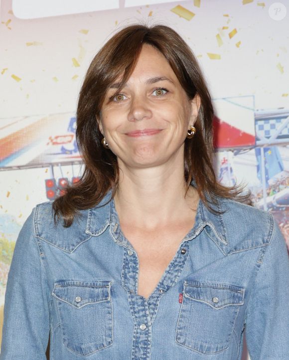 Elle est aussi conférencière, présidente de Premiers de Cordée et active dans le développement social du sport, créant du lien autour des disciplines.

Nathalie Péchalat - Avant-première du film "Super Grand Prix" au cinéma le Grand Rex à Paris le 28 septembre 2025. © Coadic Guirec/Bestimage