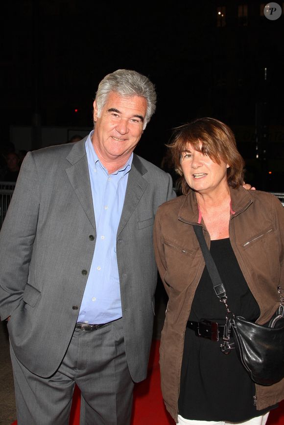 Georges Pernoud et sa femme Monique posent lors de la première de 'The Cove' au Publicis à Paris, France, le 21 septembre 2009. Photo par Denis Guignebourg/ABACAPRESS.COM