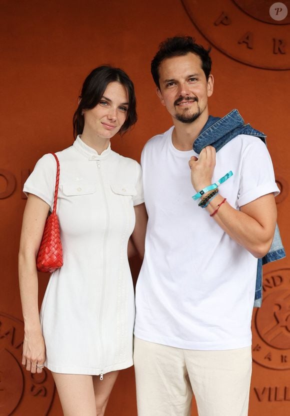 Juan Arbeláez et sa compagne Cassandre Verdier au village lors des Internationaux de France de Tennis de Roland Garros 2025 (Jour 7), le 31 mai 2025 à Paris. © Dominique Jacovides / Bestimage