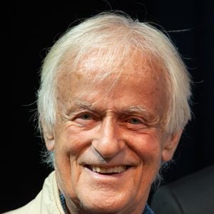 Dans les colonnes de "Télé Poche", Dave a révélé avoir habité au cœur de l'Île Saint-Louis à Paris.

Dave participe au 25ème anniversaire de Melody TV au Palais des Glaces, le 16 septembre 2025 à Paris.

Photo : Nasser Berzane / Abaca