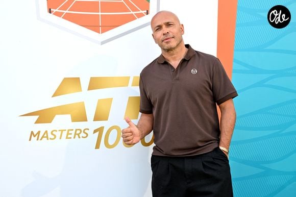 Eric Judor, l'acteur, réalisateur et humoriste français, lors de la septième journée du Rolex Monte-Carlo Masters au Monte-Carlo Country Club de Monaco, à Roquebrune Cap Martin, le 11 avril 2026. © Bruno Bebert / Bestimage