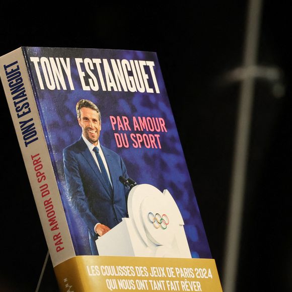 Exclusif - Tony Estanguet présente son livre "Par amour du sport" (Ed. Calmann-Lévy) au centre de conférence "Station Ausone - Librairie Mollat" à Bordeaux, le 24 novembre 2025.

Jean-Marc Lhomer / Bestimage