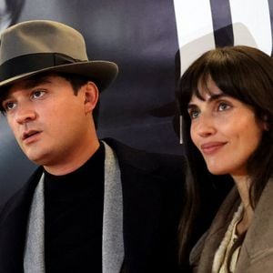 Laura Bensadoun, compagne d'Alain-Fabien Delon, vit un été exceptionnel entre vie privée et carrière florissante.

Exclusif - Alain-Fabien Delon et sa compagne Laura Bensadoun au photocall de la soirée Ciné-concert symphonique "Alain Delon, le dernier Samouraï" au Palais des congrès à Paris.

© Jacovides / Moreau / Bestimage