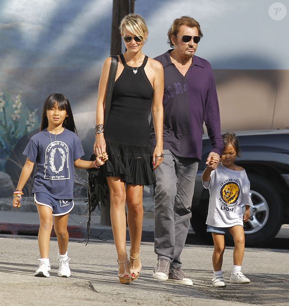 Exclusif - Johnny Hallyday et Laeticia Hallyday en compagnie de leurs deux filles Jade et Joy à Pacific Palisades - 2012. © FAMEFLYNET / BESTIMAGE