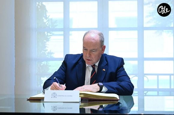 Pedro Sánchez, Premier ministre espagnol, reçoit le prince Albert II de Monaco à Madrid le 1er juin 2026. Cordon / Bestimage